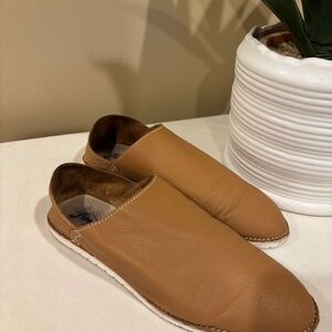 Free People loafers Convertible Slides Tan sz 39 / 8.5